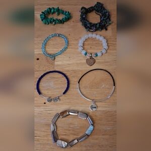 EUC Lot Of 7 Crystal Stone Microbead Shell Costume Casual Bracelets Jewelry